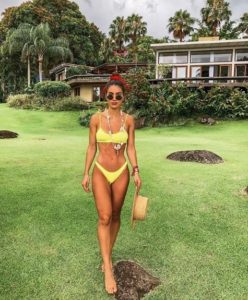 Praia ou Piscina? A moda praia é para todas! Conheça os looks do momento